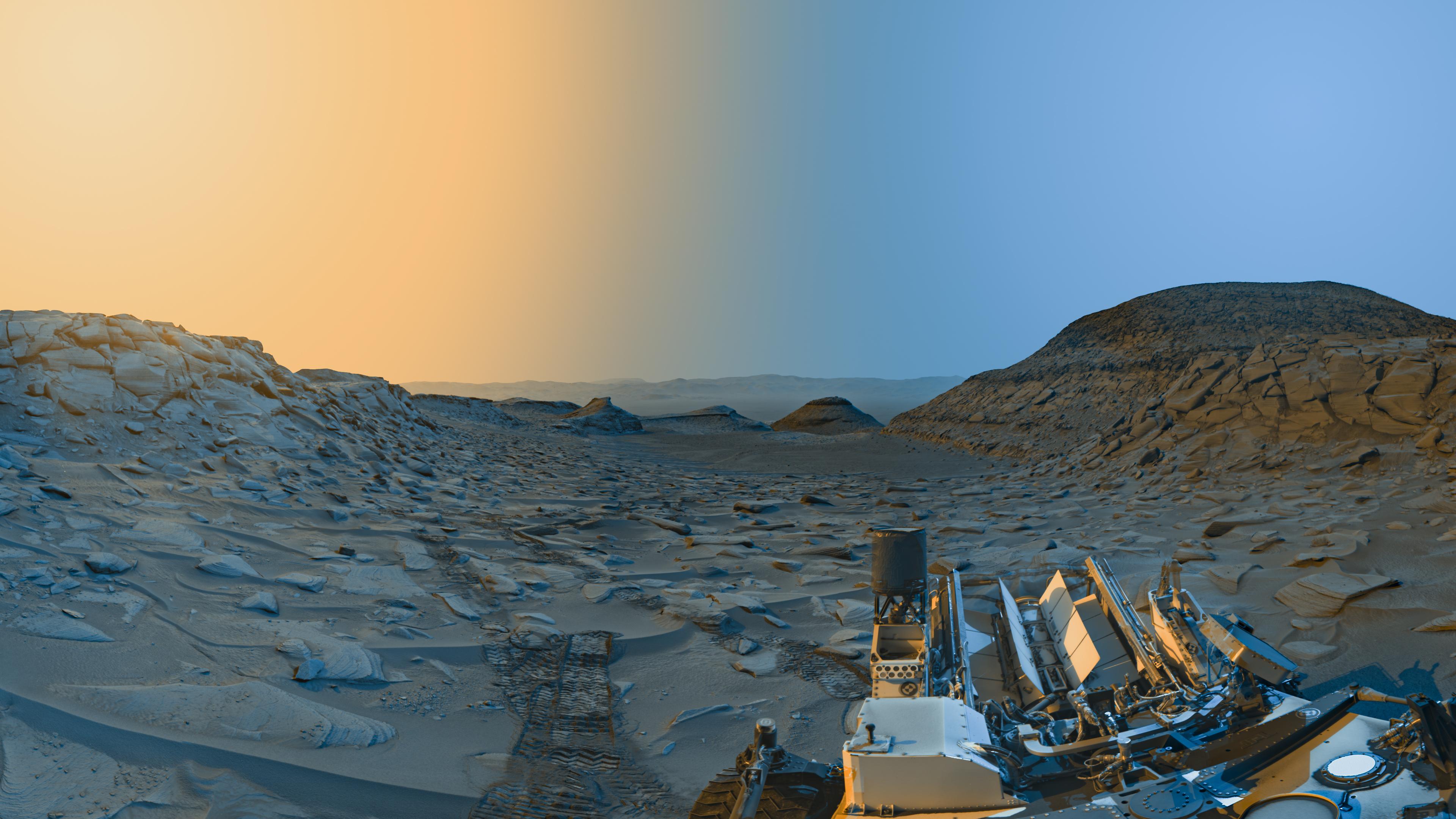 这张来自美国宇航局好奇号火星车的火星日“明信片”非常漂亮
