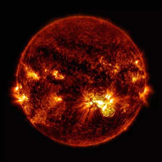  太阳耀斑。 图片来自：NASA