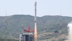 中国用一枚火箭发射创全国纪录的41颗卫星