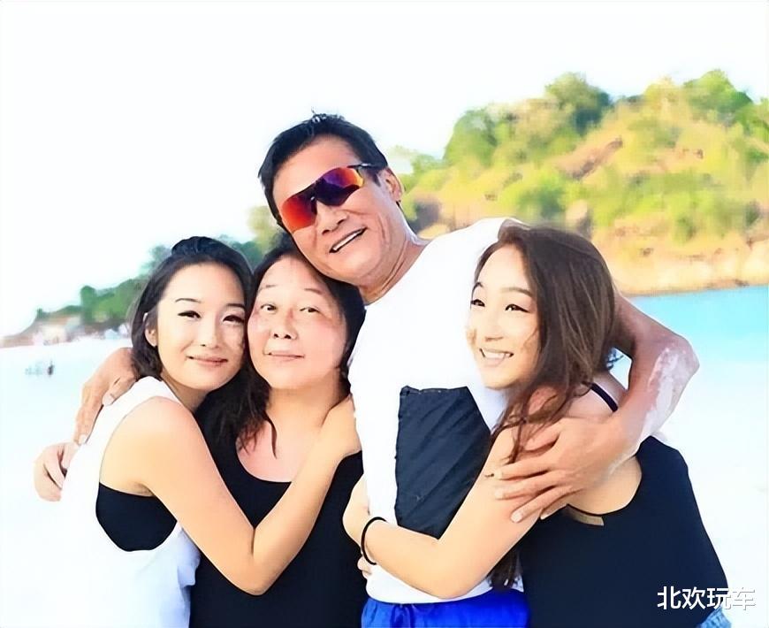 恭喜！香港知名男星梁家辉大女儿结婚，与男友结束8年爱情长跑