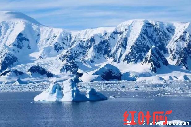 南极就是属于世界上最大的沙漠 年降水量少(叫做冷沙漠)